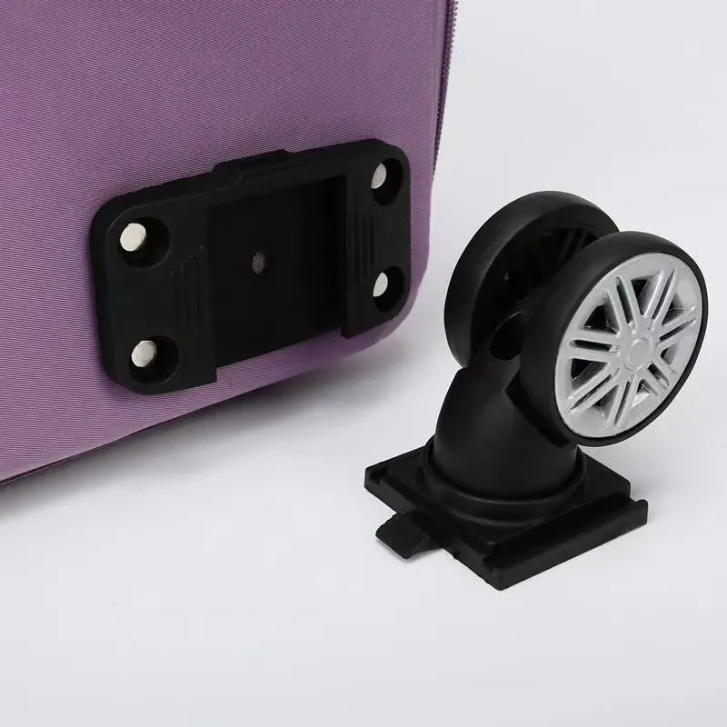 户外登山背包,绿色防水布料,胸带腰带固定,多个外挂扣具,适合徒步旅行