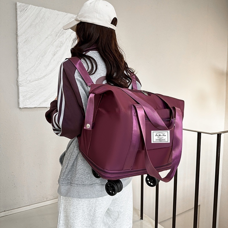 时尚商务旅行背包,黑色尼龙材质,多口袋设计,拉链开合,现代简约风格